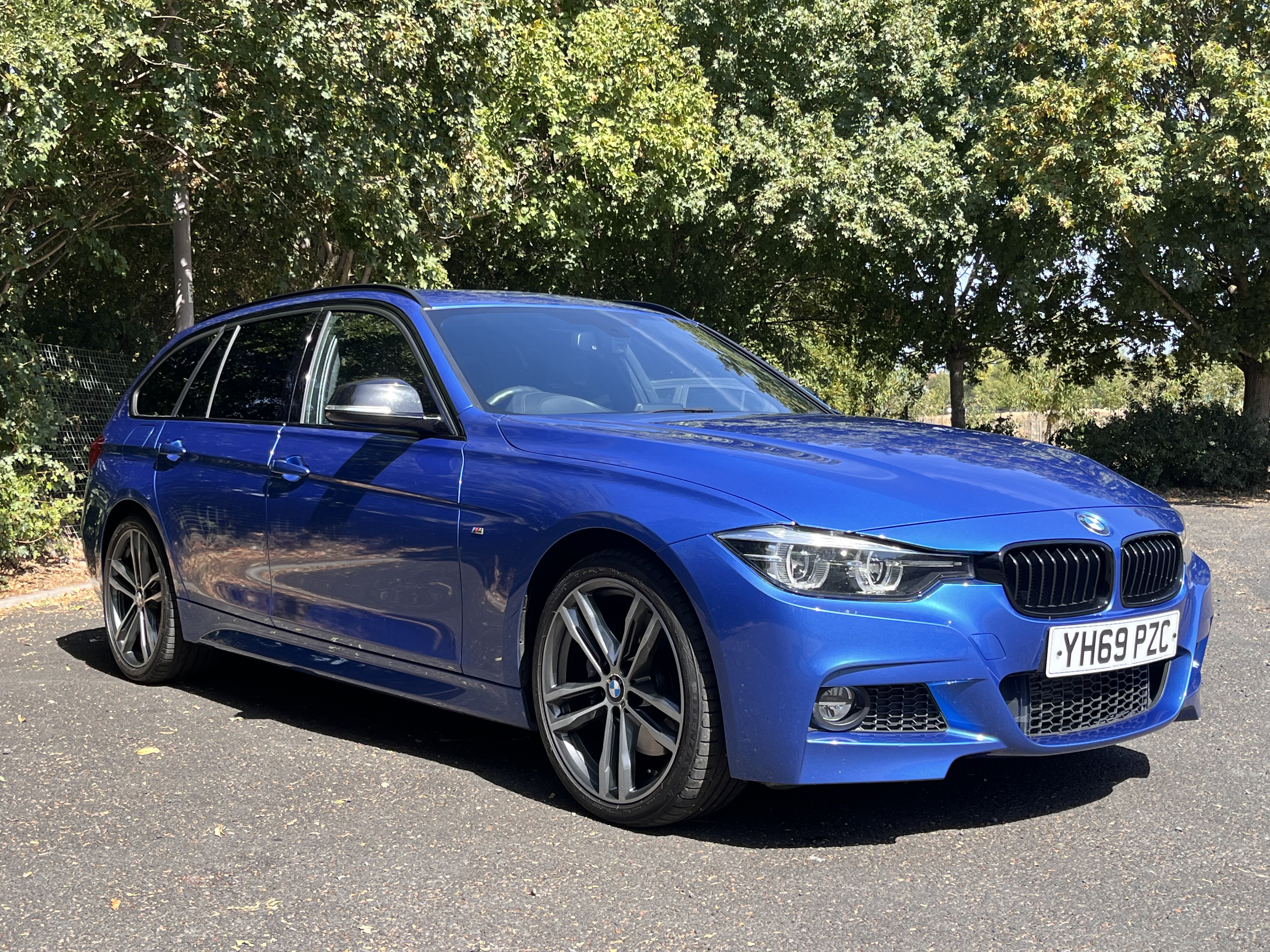 2019 BMW 320d xDrive Shadow Edition